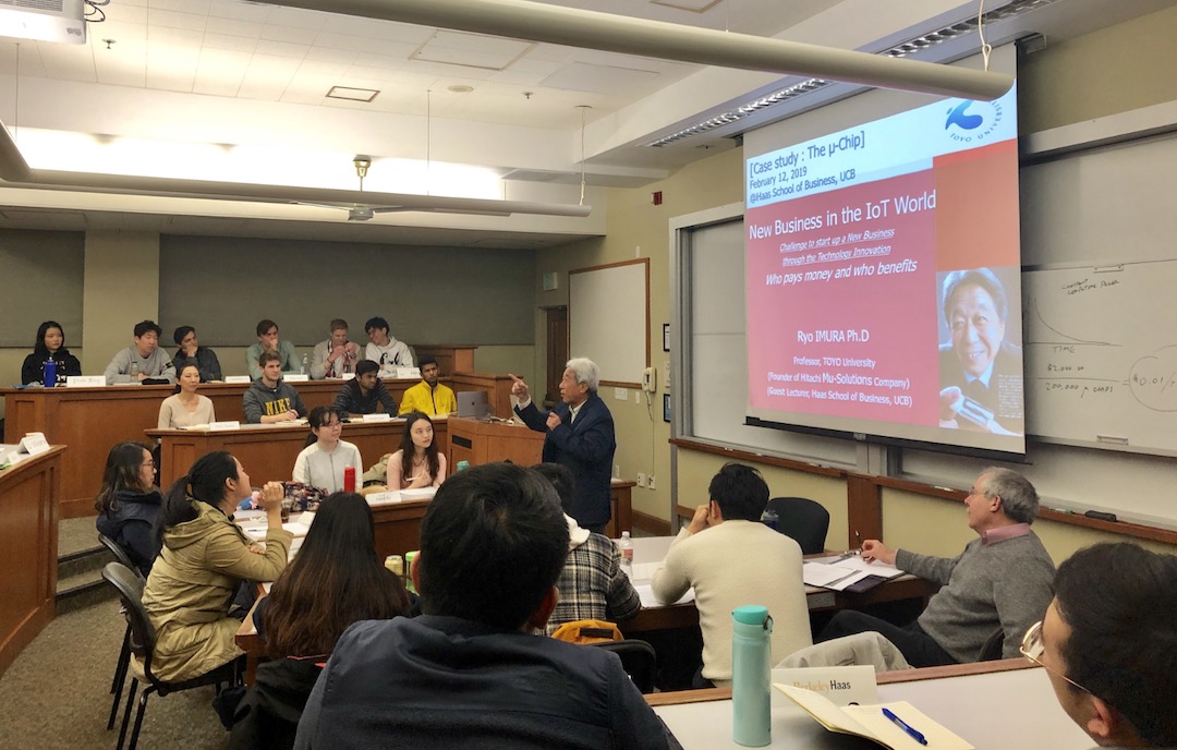 An image of students listening intently to the professor during one of the BHGAP classes.