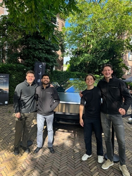 Wesley de Vries and friends taking selfie in front of a smart car