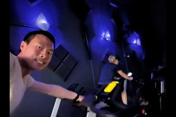 Futian Zhong selfie from inside of a gym