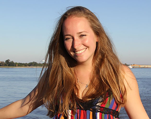 Photo of Nicola Schreyer in front of San Francisco bay