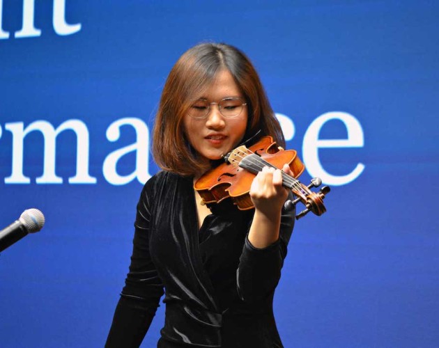 BHGAP graduate Iris Yuning Ye gives a special violin performance at the closing ceremony. 