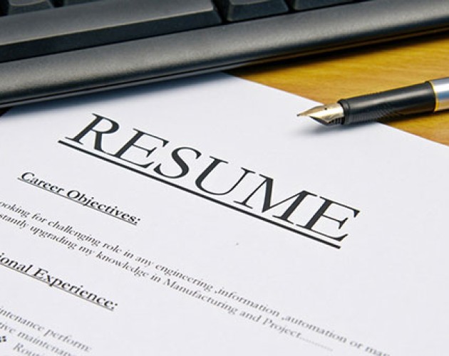 Stock photo of a pen, a keyboard and a paper resume showing career objectives