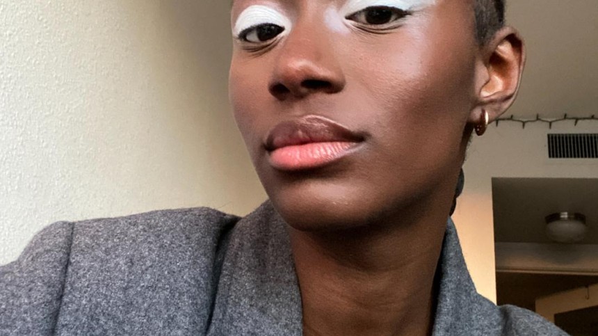 Mariane Iman Ndiaye takes a selfie